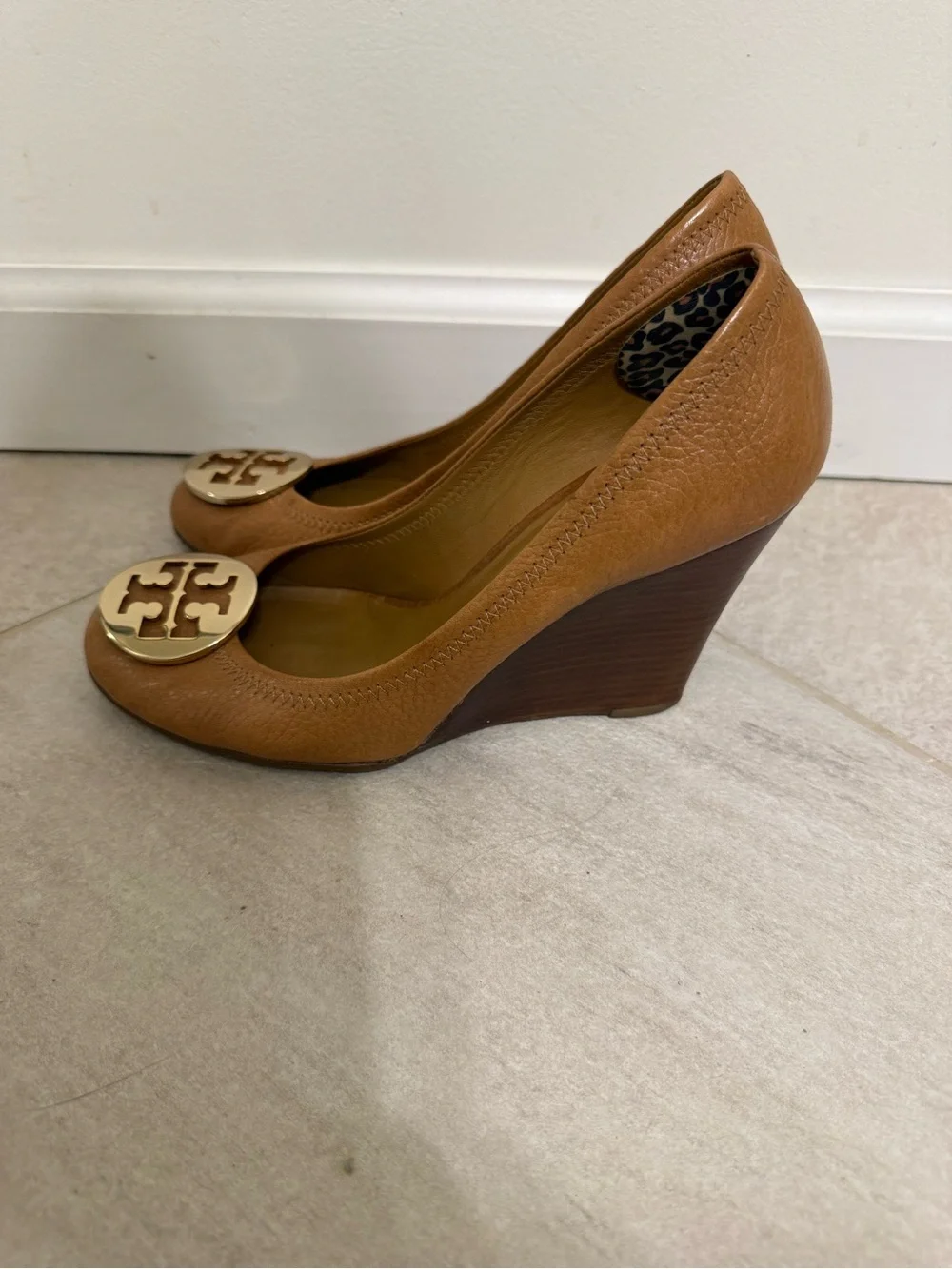 Tory Burch Tan Leather Heels with Gold Logo Medallion